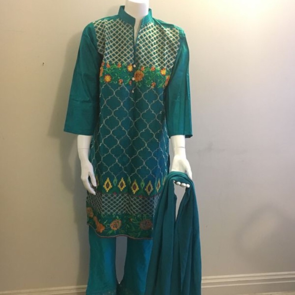 Pakistani Shalwar Kameez Embroidered Sz M